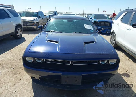 2017 Dodge Challenger Sxt z USA, uszkodzony, nr VIN 2C3CDZAG0HH558878